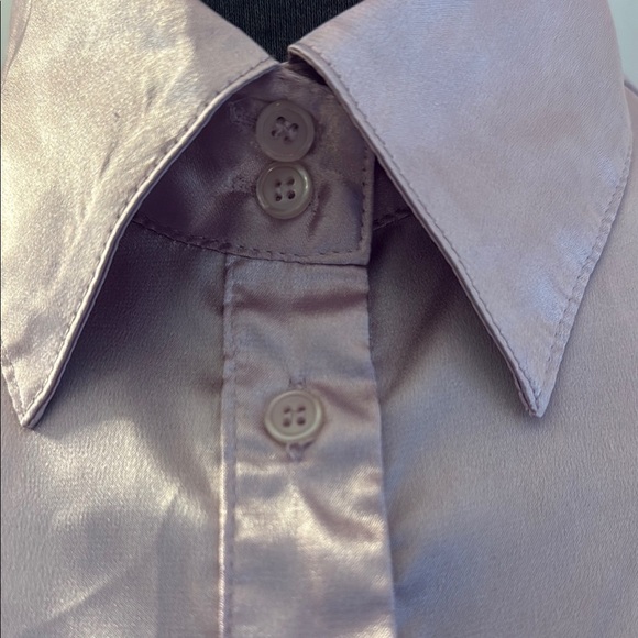 Vintage fitted Lavender Satin Blouse with incredible cuff, button detail. - Picture 3 of 11